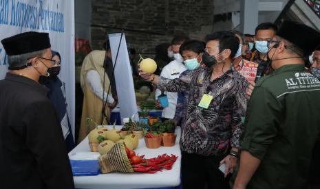 Menteri Pertanian (Mentan) Syahrul Yasin Limpo melakukan launching korporasi petani hortikultura Pondok Pesantren (Ponpes) Al-Ittifaq Kabupaten Bandung. Dalam kunjungan ini, Kementerian Pertanian (Kementan)  juga menyerahkan bantuan berupa benih hortikultura dan mobil cold storage senilai Rp 505 Juta.