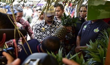 Menteri Pertanian (Mentan) Syahrul Yasin Limpo mengapresiasi produk petani binaan PT Pupuk Kujang di Kujang Festival. Mentan yakin Indonesia sebagai negara tropis juga menjadi salah satu negara produsen nenas dunia.