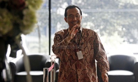  Menteri Pertanian Suswono memenuhi panggilan pemeriksaan di Gedung Komisi Pemberantasan Korupsi (KPK), Jakarta, Senin (18/2).  (Republika/Adhi Wicaksono)