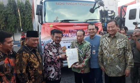 Menteri Pertanian, Syahrul Yasin Limpo melepas impor karkas dan produk olahan PT. Japfa Comfeed Indonesia Tbk. dengan total 36,8 ton senilai Rp 1,3 Milyar, dengan tujuan Timor Leste. Pelepasan digelar di kantor PT. Japfa Comfeed Indonesia Tbk. Sidoarjo, Ahad (8/12).