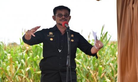 Menteri Pertanian Syahrul Yasin Limpo meminta masyarakat untuk lebih menghargai para petani dan penyuluh pertanian. 