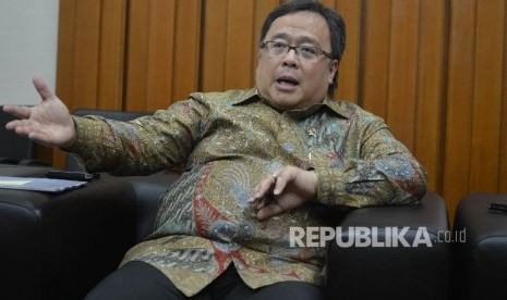  Menteri PPN/Bappenas Bambang Brodjonegoro saat ditemui di ruang kerjanya, Jakarta, Kamis (12/5). 