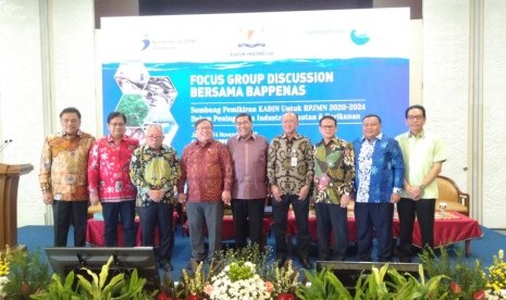 Menteri PPN/Kepala Bappenas, Prof  Bambang S Brojonegoro bersama para panelis FGD Penyusunan RPJMN 2020 - 2024 Sektor Kelautan dan Perikanan. 