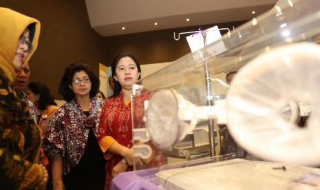  Menteri Puan saat membuka Pameran Pembangunan Kesehatan dan Produksi Alat Kesehatan Dalam Negeri Tahun 2016 di JIExpo Kemayoran, Jakarta Pusat, Jumat (18/11). 