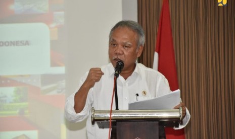 Menteri PUPR Basuki Hadimuljono menjadi pembicara dalam Seminar Nasional Publikisme 2018 dengan tema Pembangunan Infrastruktur: Pemerataan vs Pertumbuhan Ekonomi, di Auditorium FISIP Universitas Diponegoro (UNDIP) Semarang, Kamis (1/10)