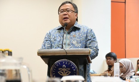 Menteri Riset dan Teknologi/Kepala Badan Riset dan Inovasi Nasional (Menristek/Ka BRIN), Prof Bambang PS Brojonegoro. Kementerian Riset dan Teknologi melalui Badan Pengkajian dan Penerapan Teknologi tengah merancang laboratorium bergerak bio safety level (BSL 2) untuk menguji spesimen sampel swab terkait dengan virus corona jenis baru (COVID-19).