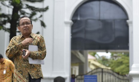 Menteri Sekretaris Negara (Mensesneg) Pratikno (kiri).