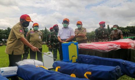 Menteri Sosial Ad Interim Muhadjir Effendi menjelaskan bentuk kesiapan pemerintah dalam menghadapi fenomena badai La Nina tersebut diwujudkan dengan adanya Apel Kesiapsiagaan Bencana yang diikuti Tagana dan Koppasus dalam rangka mengatasi dampak La Nina di Makopassus. 