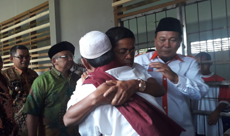 Menteri Sosial Idrus Marham mengunjungi Panti Aura Welas Asih di Kampung Cipatuguran Kelurahan/Kecamatan Palabuhanratu Kabupaten Sukabumi dan sempat menyapa orang dengan gangguan jiwa (ODGJ) Jumat (25/5).