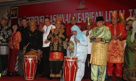 Menteri Sosial Khofifah Indar Parawansa menutup Konferensi Nasional Kearifan Lokal 2017 di Jakarta, Rabu (29/11).