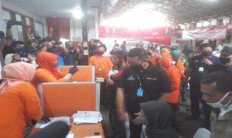 Bantuan langsung tunai diserahkan penyalurannya melalui kantor pos (ilustrasi) 