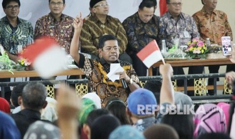 Penhyerahan bantuan dan penyaluran Program Keluarga harapan (PKH) 