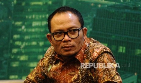  Menteri Tenaga Kerja Hanif Dhakiri hadir saat diskusi panel di Jakarta, Senin (23\11).