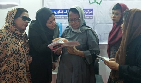 Menteri Yohana Yembise hadir  pada seminar sehari bertajuk Women empowerment through ICT di Kantor Kominfo Iran, Tehran (29/7).