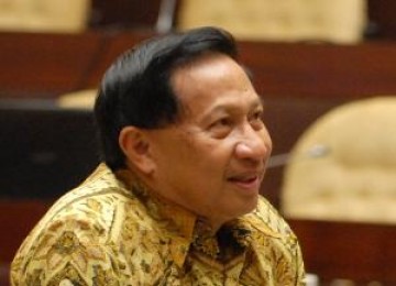 Menteri Negara Pemberdayaan Aparatur Negara EE Mangindaan