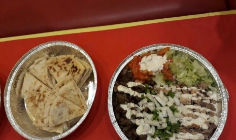 Menu dari The Halal Guys.