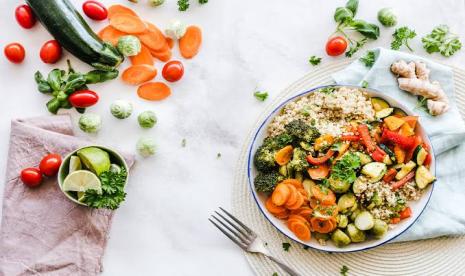 Ragam makanan bisa dimasukkan untuk menjaga pola makan tetap sehat selama puasa.