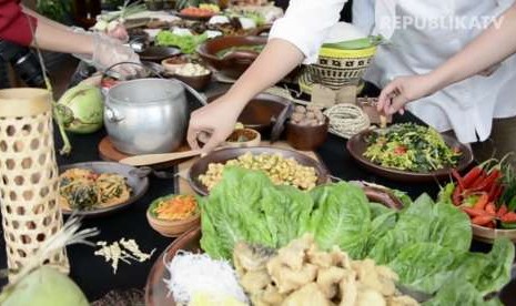 Menu masakan Indonesia di Bumi Sampireun di Vimala Hills Bogor.