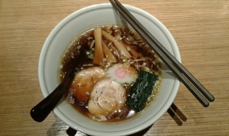 Menu Tokyo Chicken Shoyu Ramen tersedia di Ippudo Pacific Place mulai bulan Juni 2015.