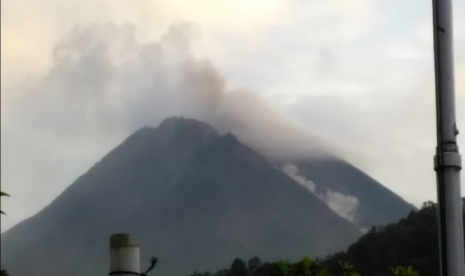 Merapi Tujuh Kali Luncurkan Awan Panas Sabtu Pagi 