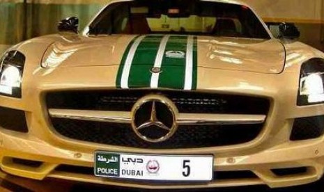 Mercedes yang digunakan kepolisian Dubai