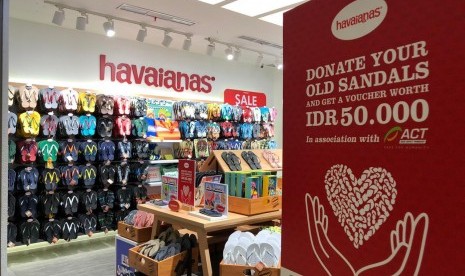 Merek sandal ikonik asal Brazil, Havaianas menggandeng ACT memulai kampanye Donate Your Old Sandals, Kamis (7/11)