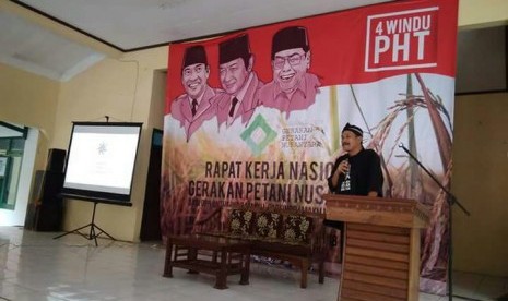 Merevitalisasi Semangat 4 Windu Pengendalian Hama Terpadu