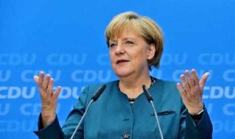 Merkel mengusulkan Eropa melindungi warganya dengan membangun jaringan komunikasi mandiri.