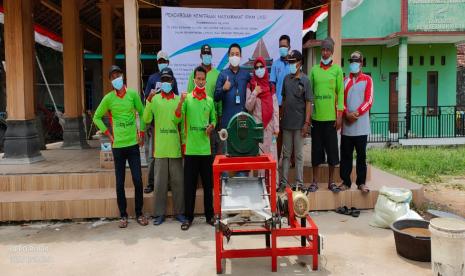 Mesin pembuat tepung ikan dari limbah ikan yang diciptakan oleh sejumlah dosen yang tergabung dalam Tim Program Kemitraan Masyarakat (PKM) Group Research (GR) Energy Conversion, Combustion, and Energy Education (ECCEE) Universitas Sebelas Maret (UNS) Solo.