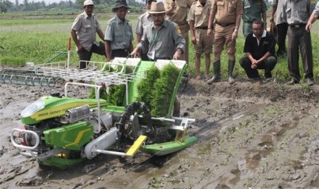 Mesin tanam padi