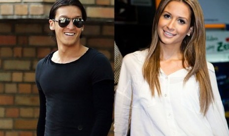 Mesut Oezil dan Mandy Capristo.