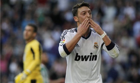  Mesut Ozil 