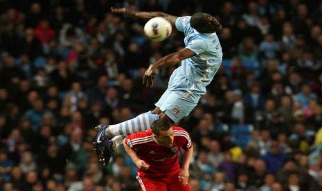 Micah Richards (atas) 