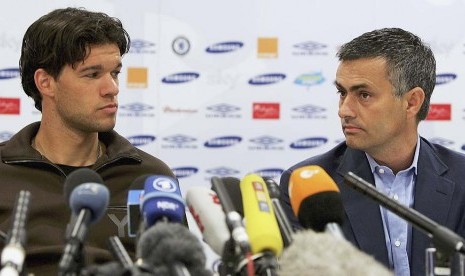 Michael Ballack (kanan) dan Jose Mourinho