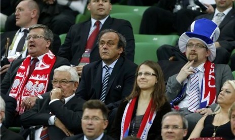  Michel Platini (tengah)