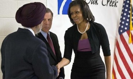 Michelle Obama saat bertemu dengan salah satu anggota komunitas Sikh di Wisconsin