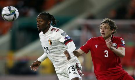  Striker timnas Belgia, Michy Batshuayi (kiri). 