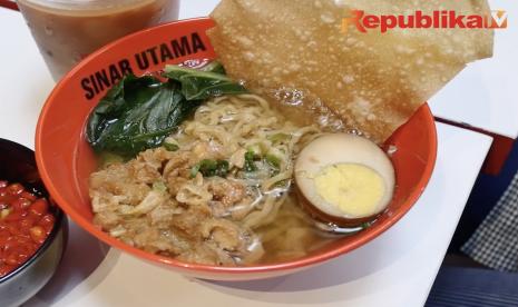 Mie ayam halal Sinar Utama hadir di Blok M, Jakarta.