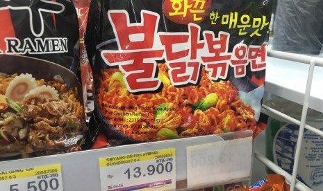 Mie instant merk Samyang yang diproduksi Samyang Crop Kangwon-Do Korea.