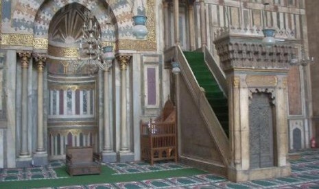 Mihrab dan mimbar Masjid Sultan Hassan, Kairo, Mesir.