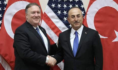 Mike Pompeo dan Mevlut Cavusoglu membahas kerja sama antara Washington dan Ankara dalam menangani pandemi Covid-19. Ilustrasi.