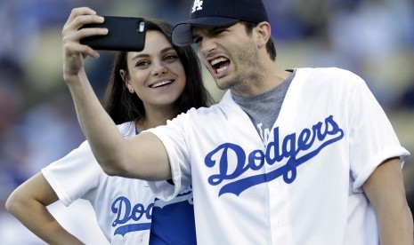 Mila Kunis dan Ashton Kutcher.