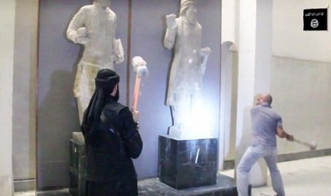 Militan ISIS menghancurkan peninggalan kuno di sebuah museum Kota Mosul, Irak