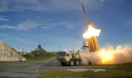 Sistem pertahanan antirudal Terminal High Altitude Area Defence (THAAD) Amerika Serikat.