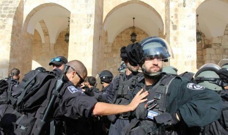 militer israel kepung masjid al aqsa