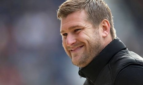 Pelatih Oxford United, Karl Robinson, mengaku senang timnya menang untuk menjaga peluang babak play off di kompetisi League One Inggris.