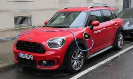 Awalnya, Mini Cooper berencana mulai memasarkan electric vehicle (EV) pada 2022. 