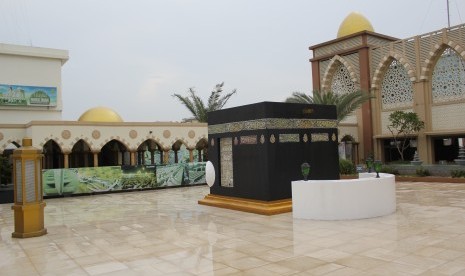 Miniatur Kabah di Masjid Nurul Iman, Blok M Square, Jakarta Selatan. 