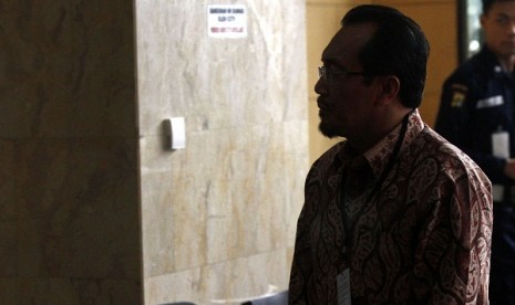 Minister of Agriculture Suswono arrives at Corruption Eradication Commission (KPK) office in Jakarta, on Monday.