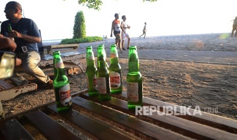 Miras, minuman beralkohol di salah satu kawasan hotel di Bali. Kamis (19/5). (Republika/Musiron)